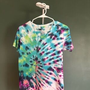 Hanes Tie-Dye V-Neck Tee in Turquoise, Lime & Navy
